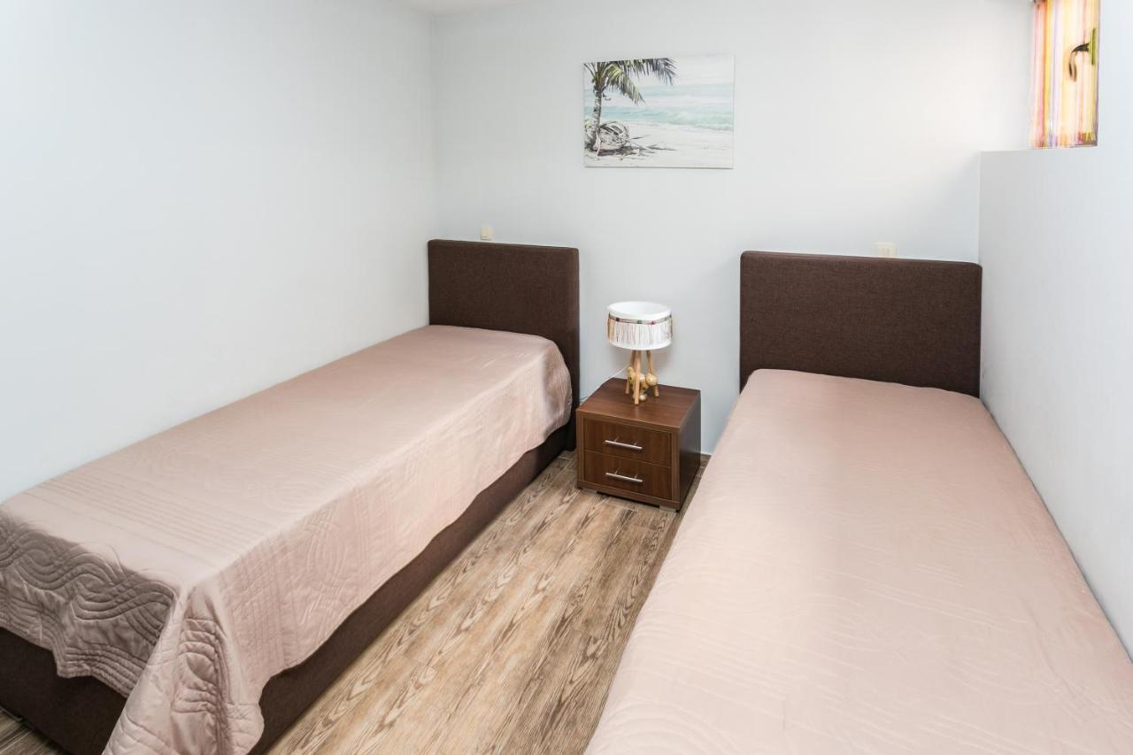 Keystone Apartments Donji Morinj Eksteriør bilde